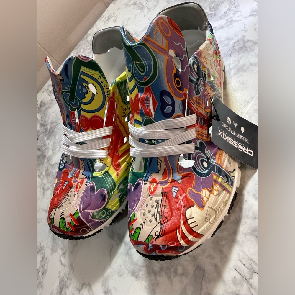 NWT Crosskix APX NYC Gracfiti water shoes color: JPO UNISEX